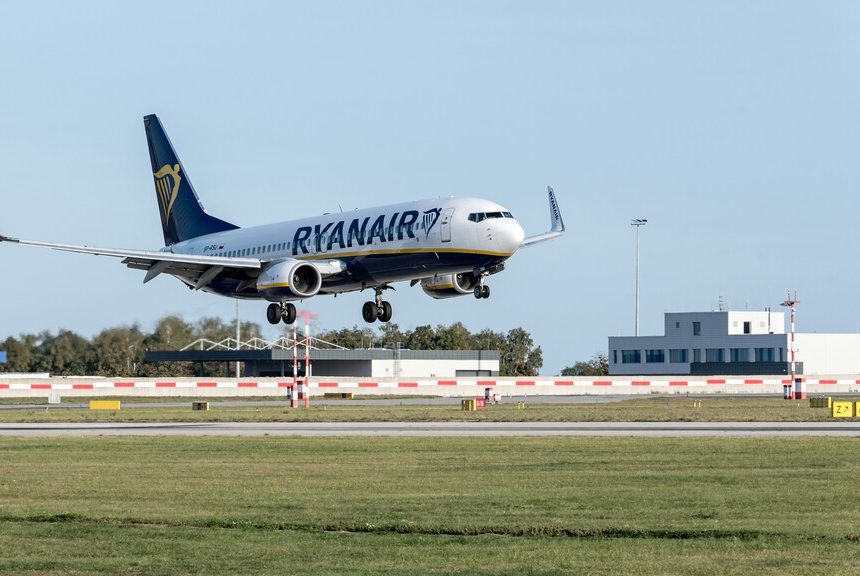 La marcha de Ryanair ha dejado tiritando a los aeropuertos regionales: 240.000 pasajeros menos y un 70% menos en uno de ellos