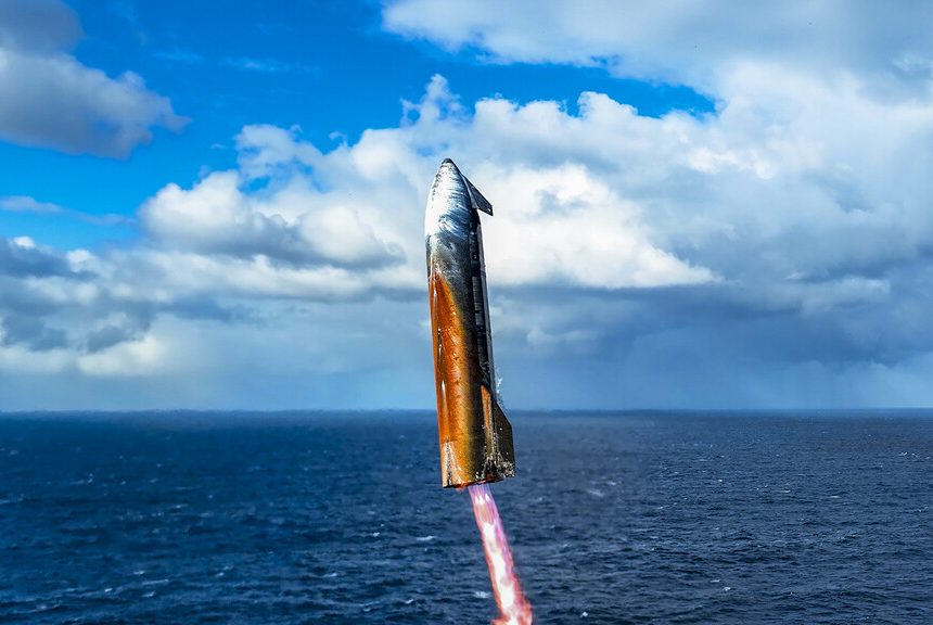 SpaceX acaba de publicar imágenes inéditas de la Starship “rostizada”. Una perspectiva única de su amerizaje tras la reentrada más dura